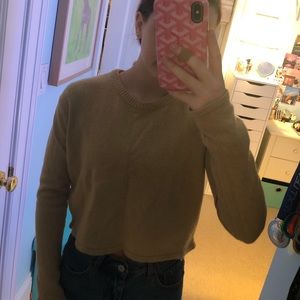 nude/tan sweater 🧸